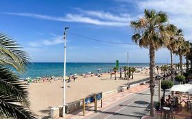 Maravillosas Vistas A La Bonita Playa De Campello.